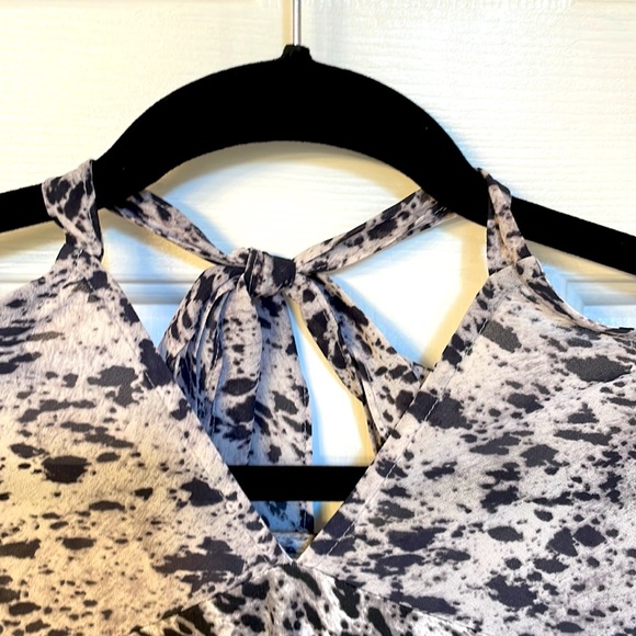 Ann Taylor Black Cold Shoulder Top w/ Tie Sash in Back at Neck - Picture 4 of 10